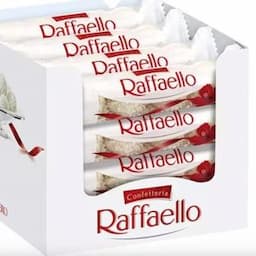 Raffaello T4 40g - Crispy wafer decorated with grated coconut, with a whole almond inside