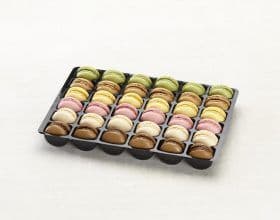 Assortiment de macarons Six parfums délicats et intemporels pour accompagner ... Pâtisserie