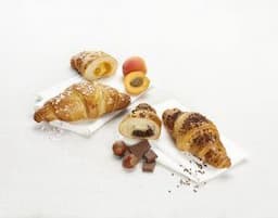 Croissants fourrés à la noisette ou à l’abricot Un croissant pur beurre sublimé par son fourrage abr ... Viennoiserie