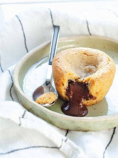 Cœur coulant et biscuit croustillant au cookie.